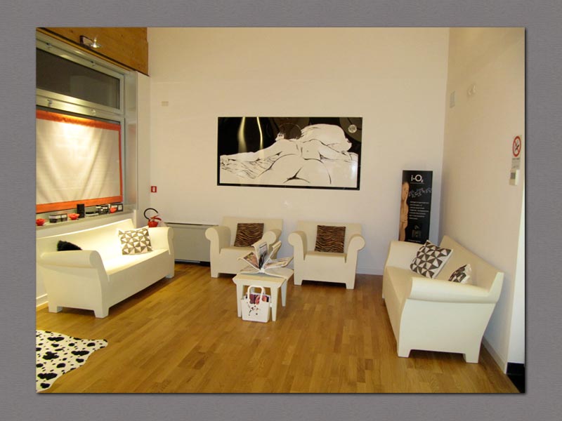 Arredo degli uffici e della reception del Poliambulatorio Medico DR